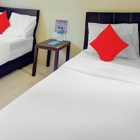 Super Oyo 89896 Sedili Inn Resort Kota Tinggi Kültér fotó
