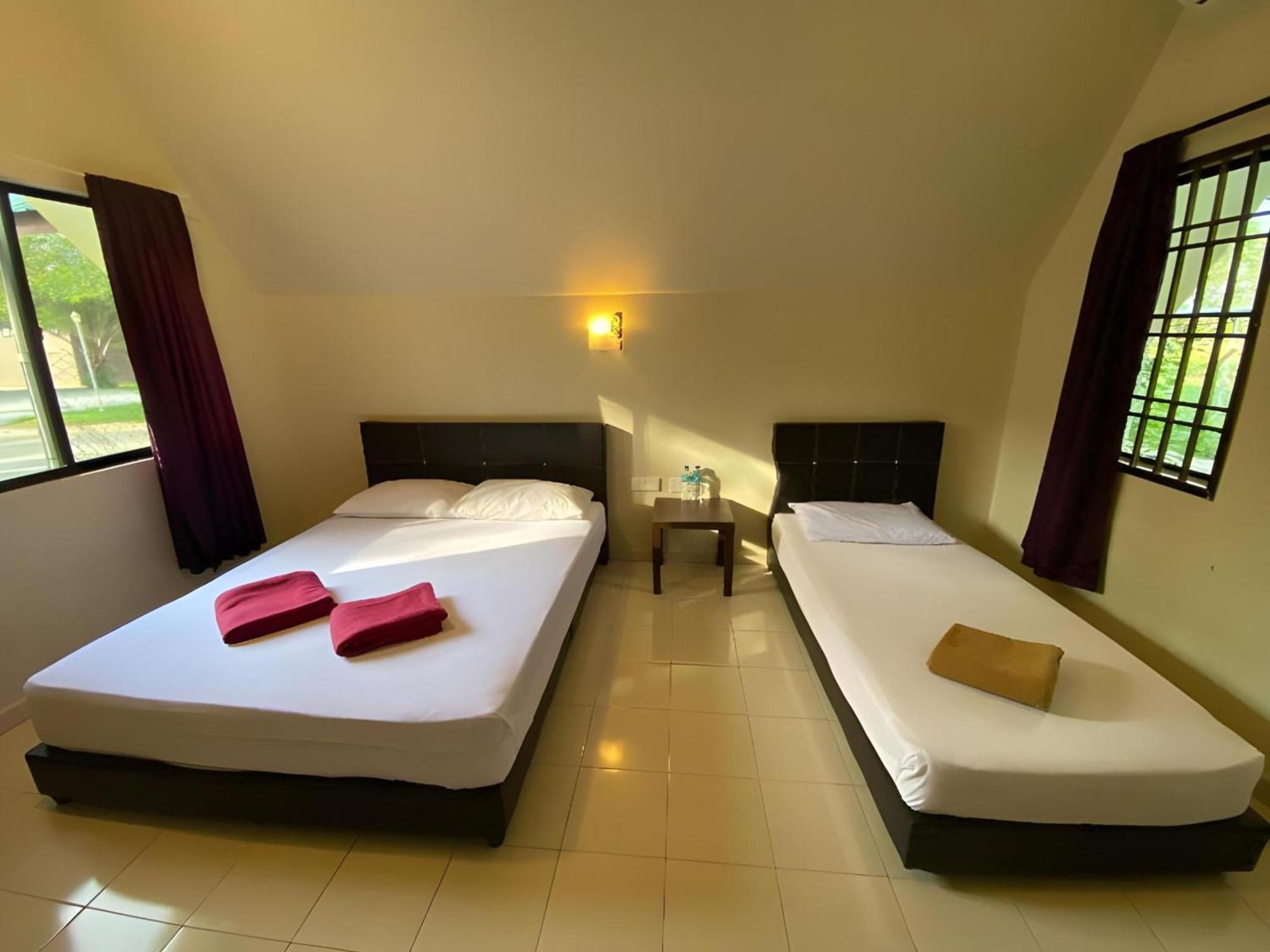 Super Oyo 89896 Sedili Inn Resort Kota Tinggi Kültér fotó