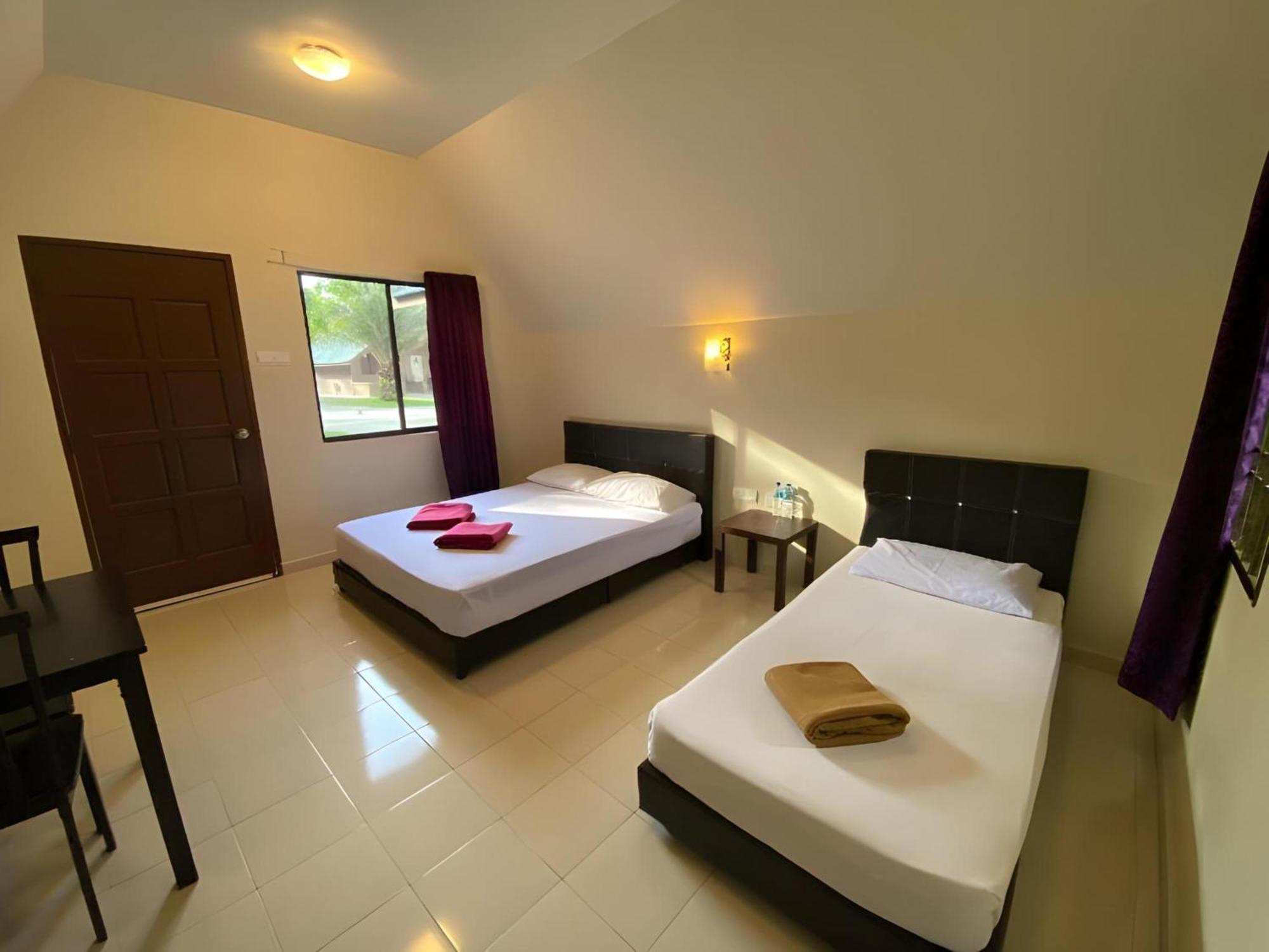 Super Oyo 89896 Sedili Inn Resort Kota Tinggi Kültér fotó