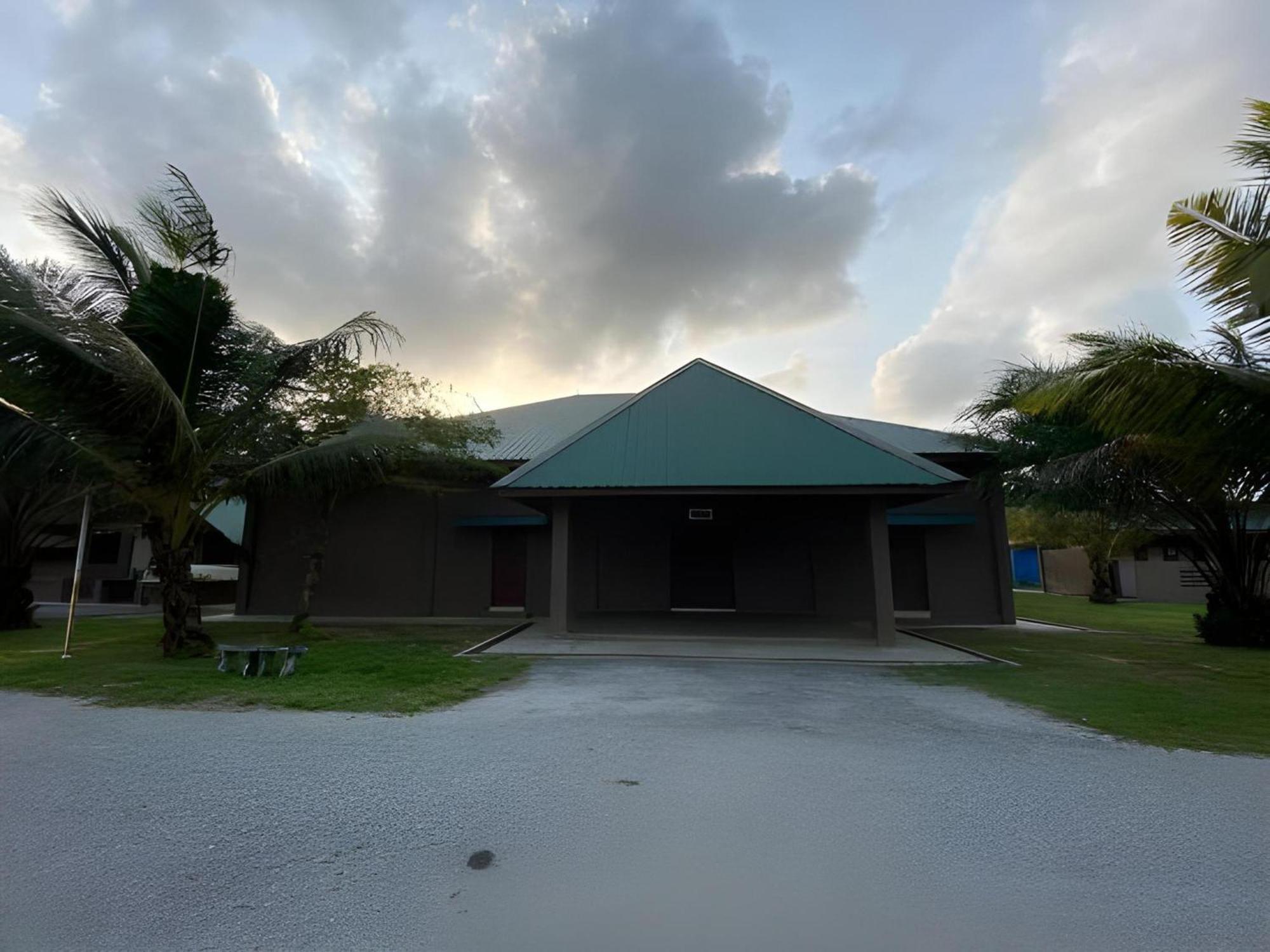 Super Oyo 89896 Sedili Inn Resort Kota Tinggi Kültér fotó