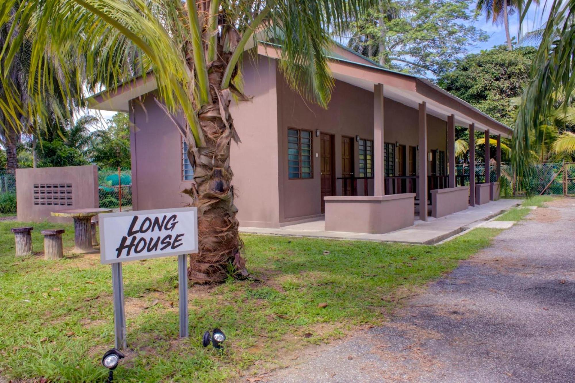 Super Oyo 89896 Sedili Inn Resort Kota Tinggi Kültér fotó