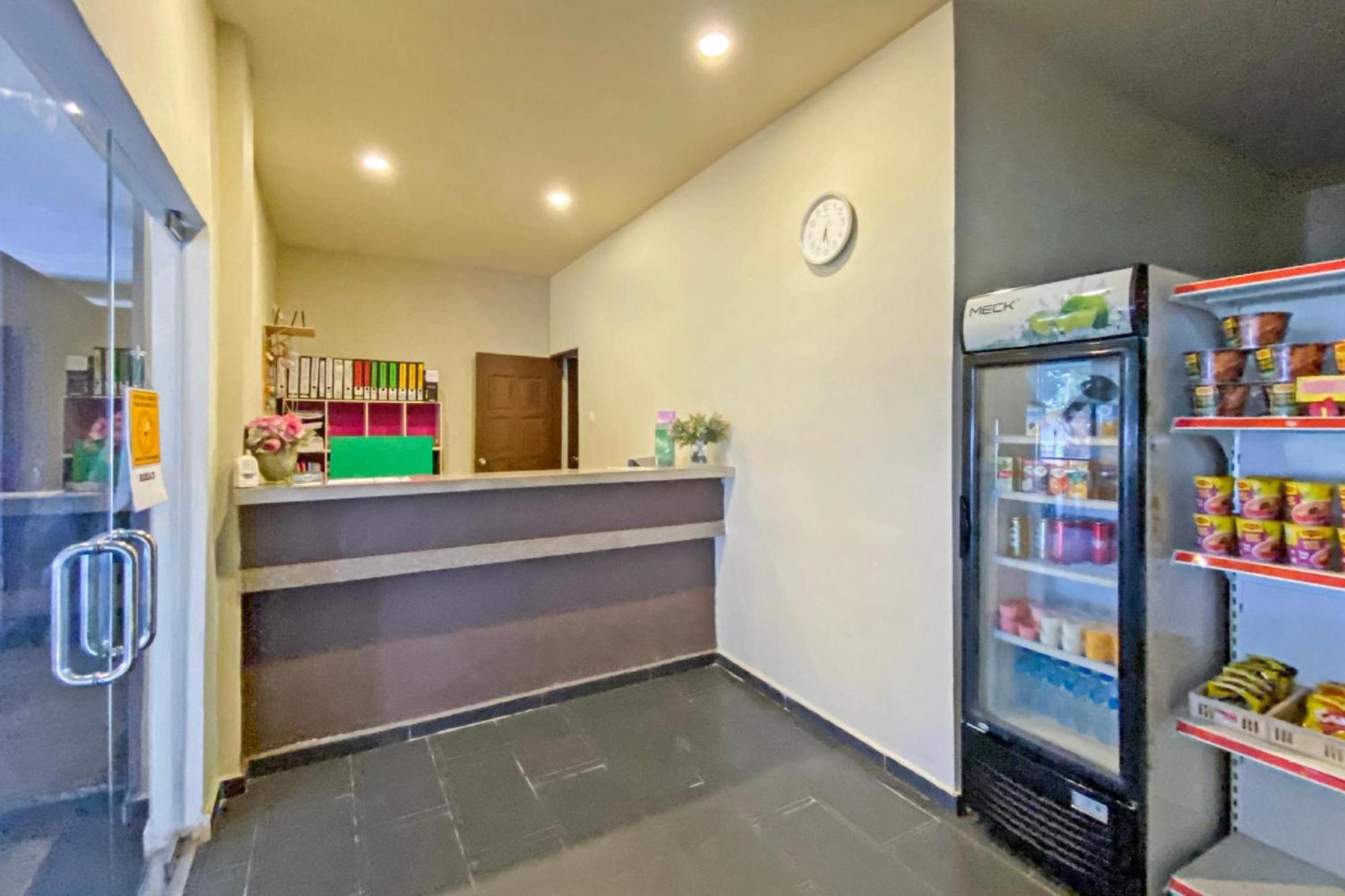Super Oyo 89896 Sedili Inn Resort Kota Tinggi Kültér fotó