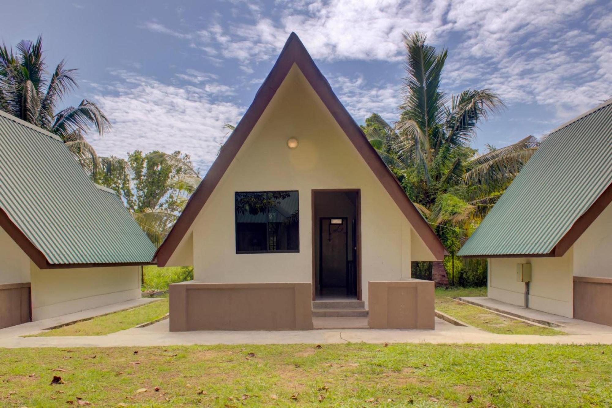 Super Oyo 89896 Sedili Inn Resort Kota Tinggi Kültér fotó