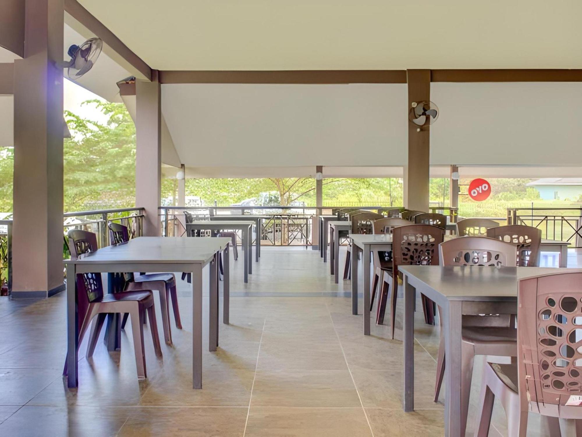 Super Oyo 89896 Sedili Inn Resort Kota Tinggi Kültér fotó